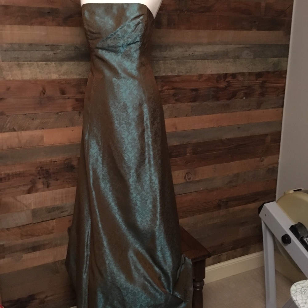 Gorgeous Laundry Prom Dress size 6